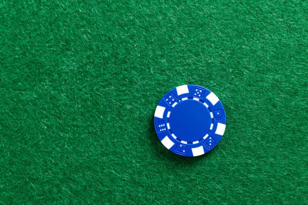 robloc live blackjack table with professional dealer and players
